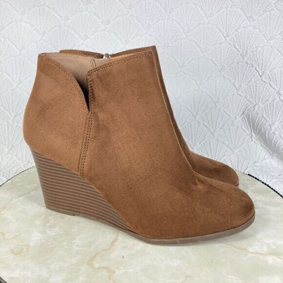 SODA Ankle Boots Womens Size 10 Brown V Cut Shaft Almond Toe Slip On Wedge Shoes - Picture 1 of 12